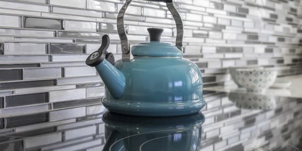 Worktop in the kitchen, earthenware or tiles?