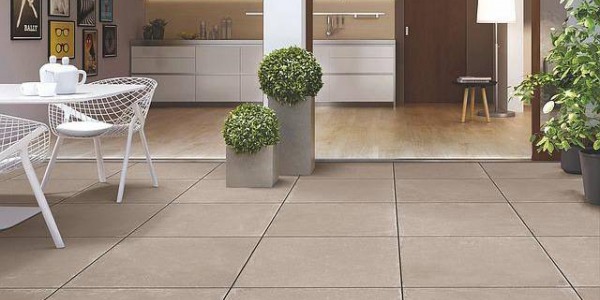 Comment simplifier la manipulation des carreaux grand format ? 