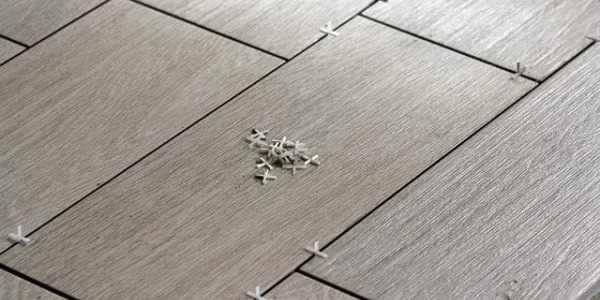 Quand retirer croisillon autonivelant ?