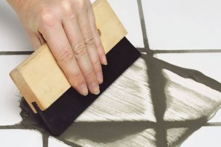 Changer un carreau de carrelage cassé, astuces et conseils