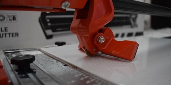 Comment couper du carrelage de 20 mm ? 